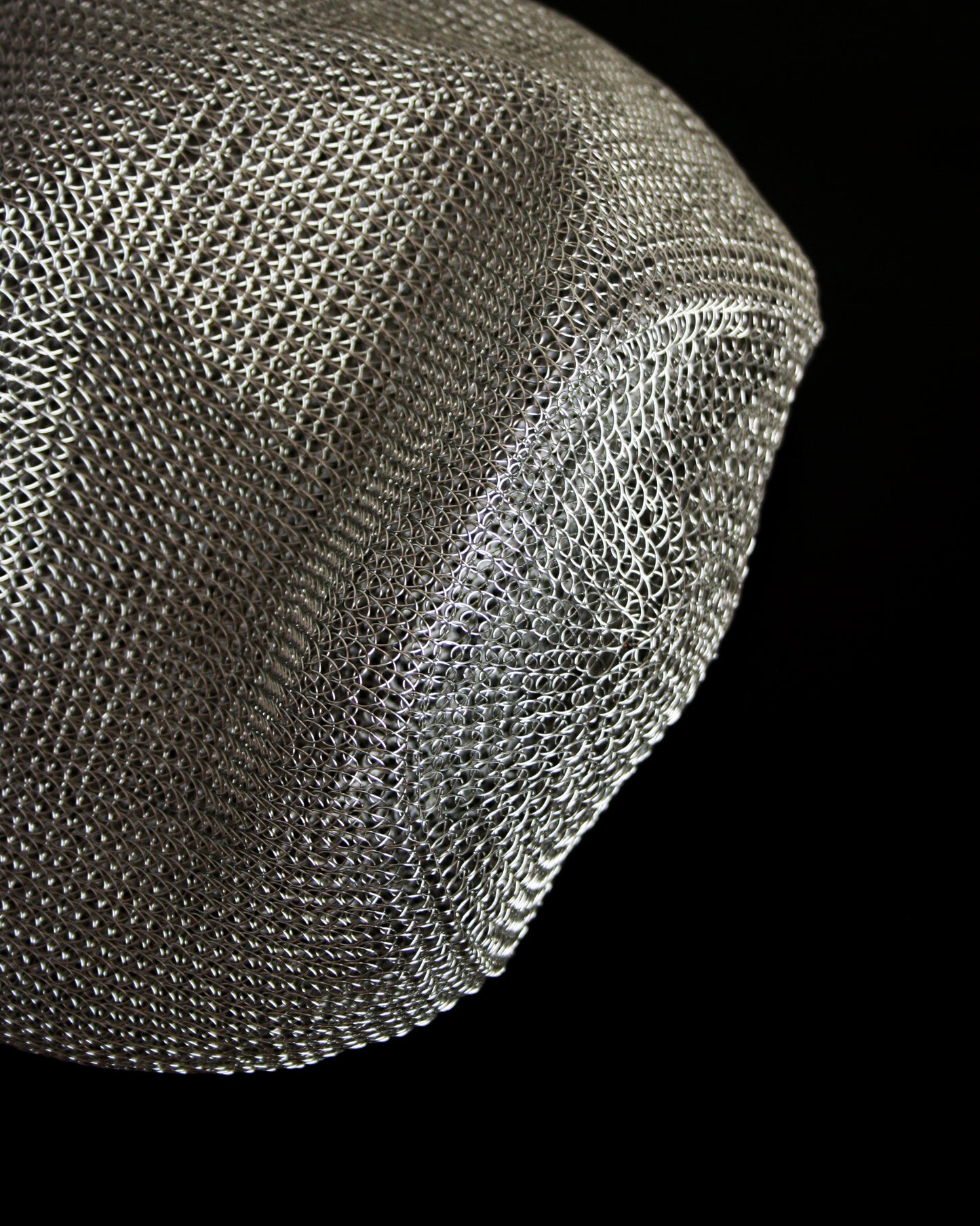 CILINDER HANDWOVEN METAL MEDIUM BAG