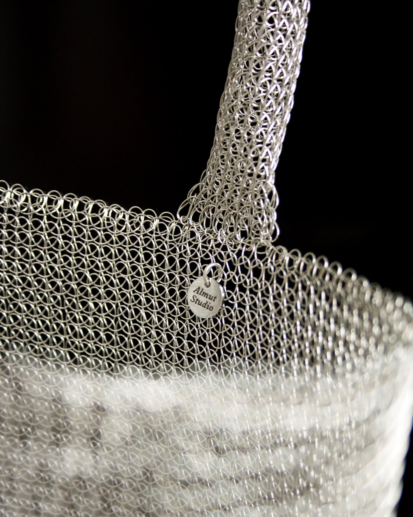 CILINDER HANDWOVEN METAL SMALL BAG