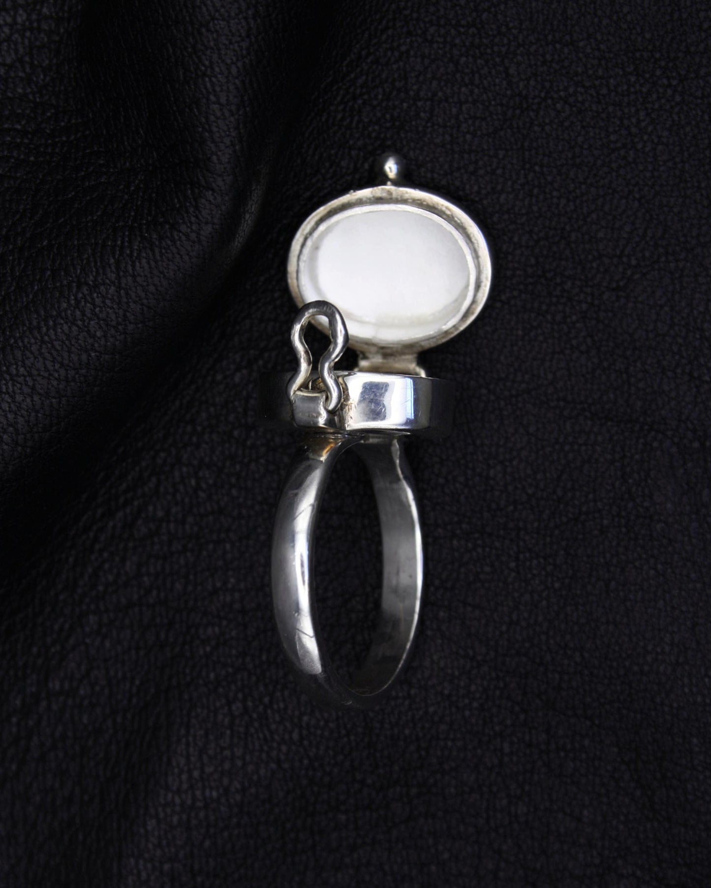 LOCKET SILVER PLEATED RING