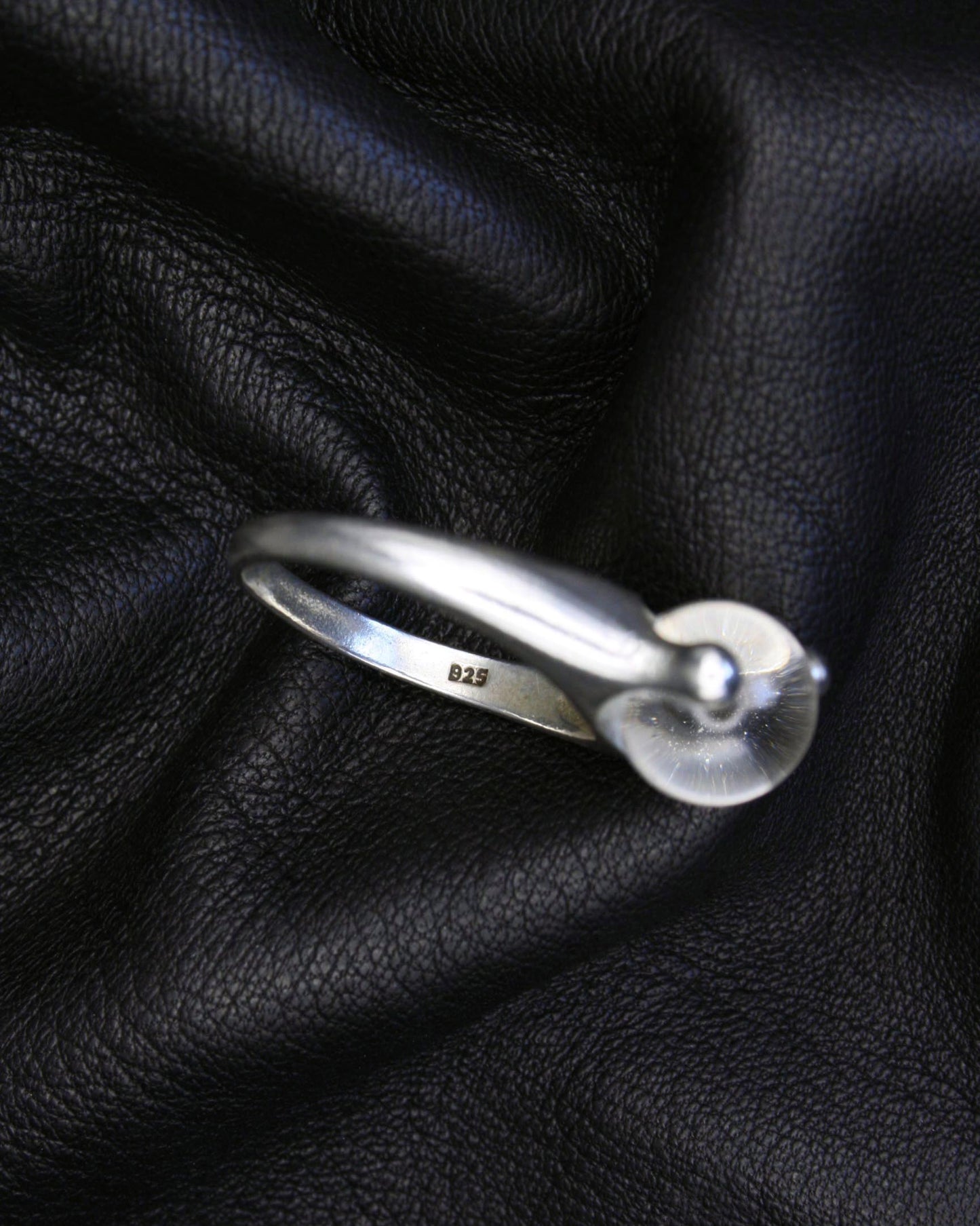GLASS SPHERE SILVER RING