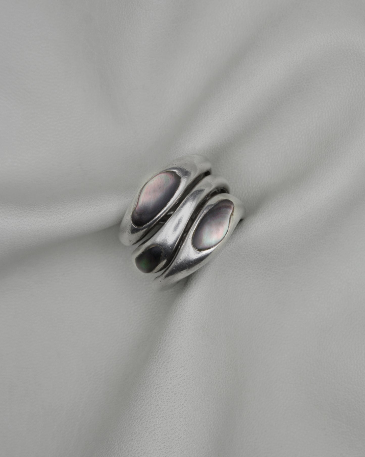 RIPPLE ABALONE SHELL SILVER RING