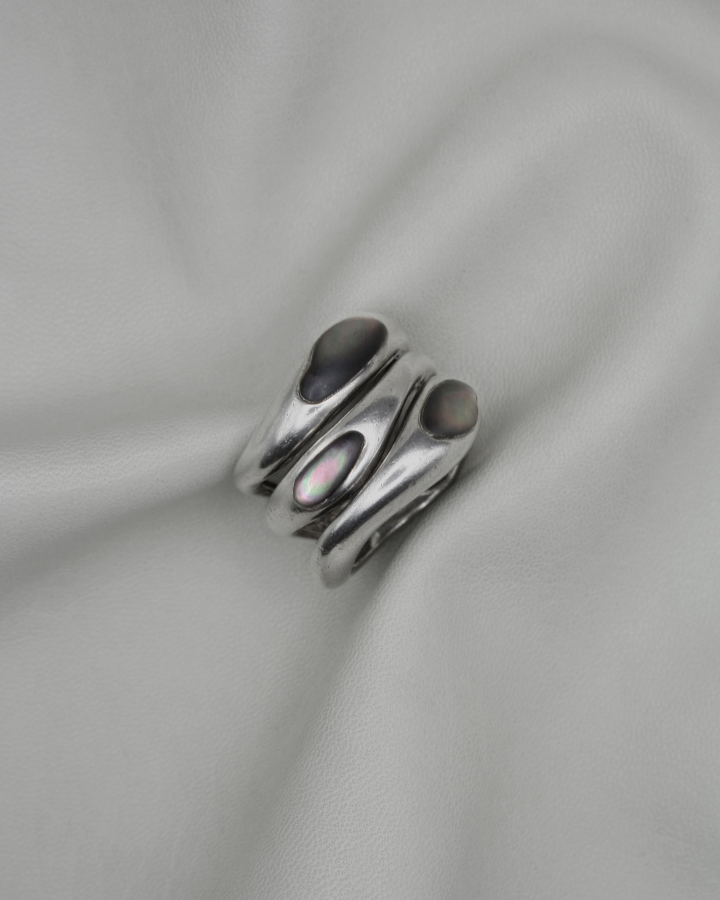 RIPPLE ABALONE SHELL SILVER RING