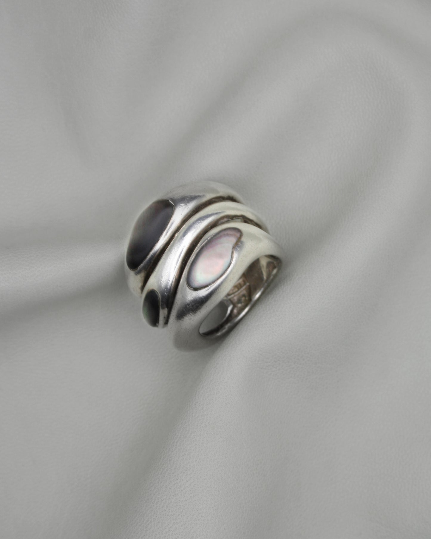 RIPPLE ABALONE SHELL SILVER RING