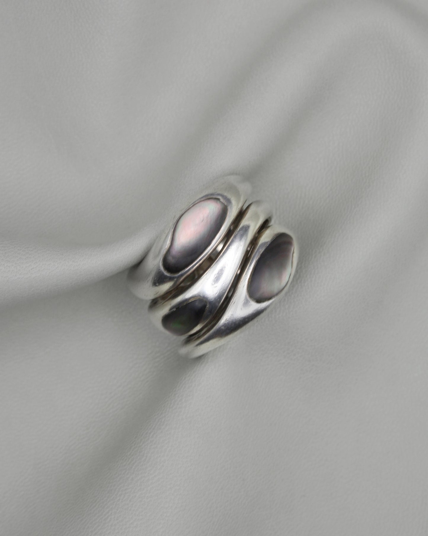 RIPPLE ABALONE SHELL SILVER RING