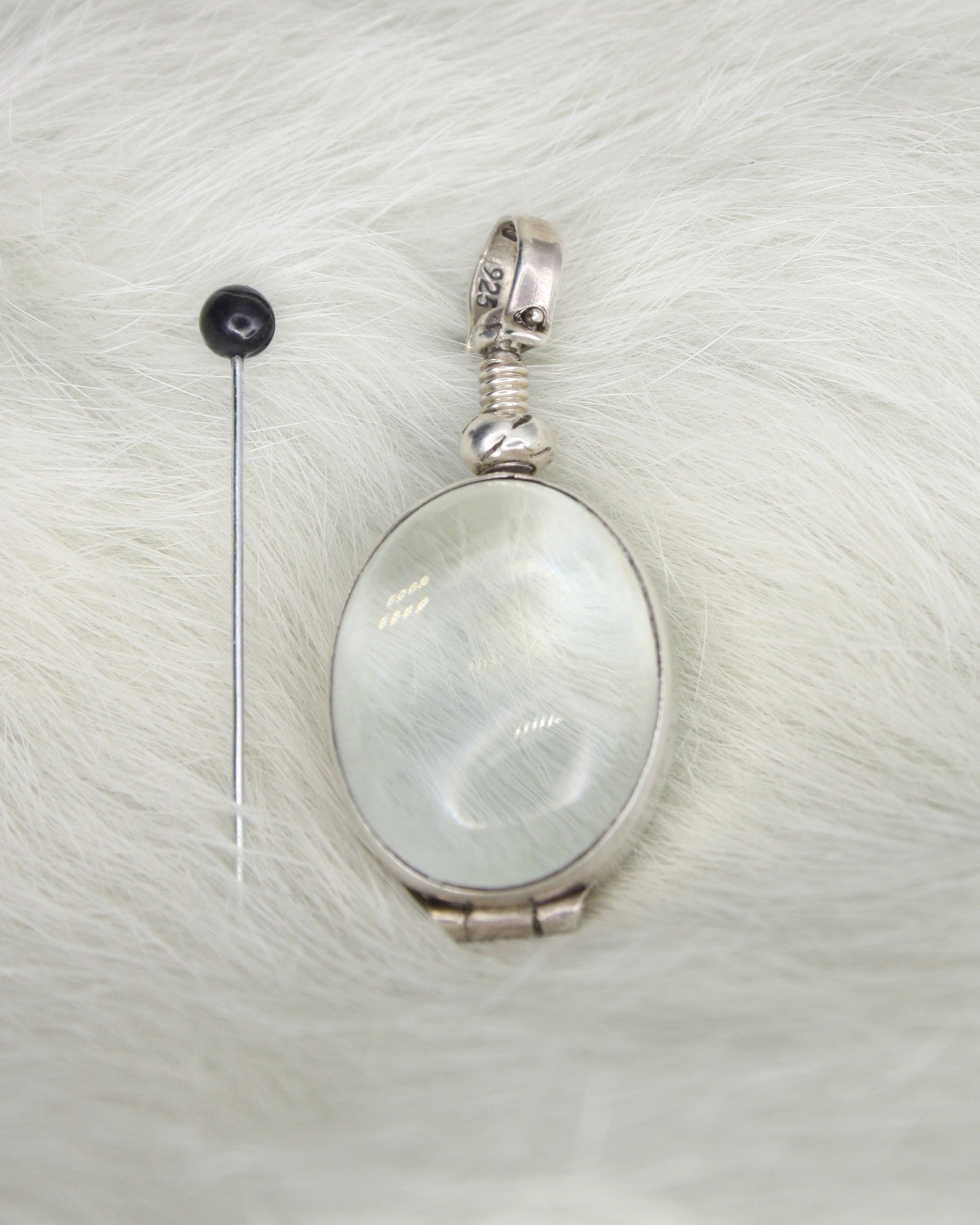 OVAL GLASS LOCKET PENDANT