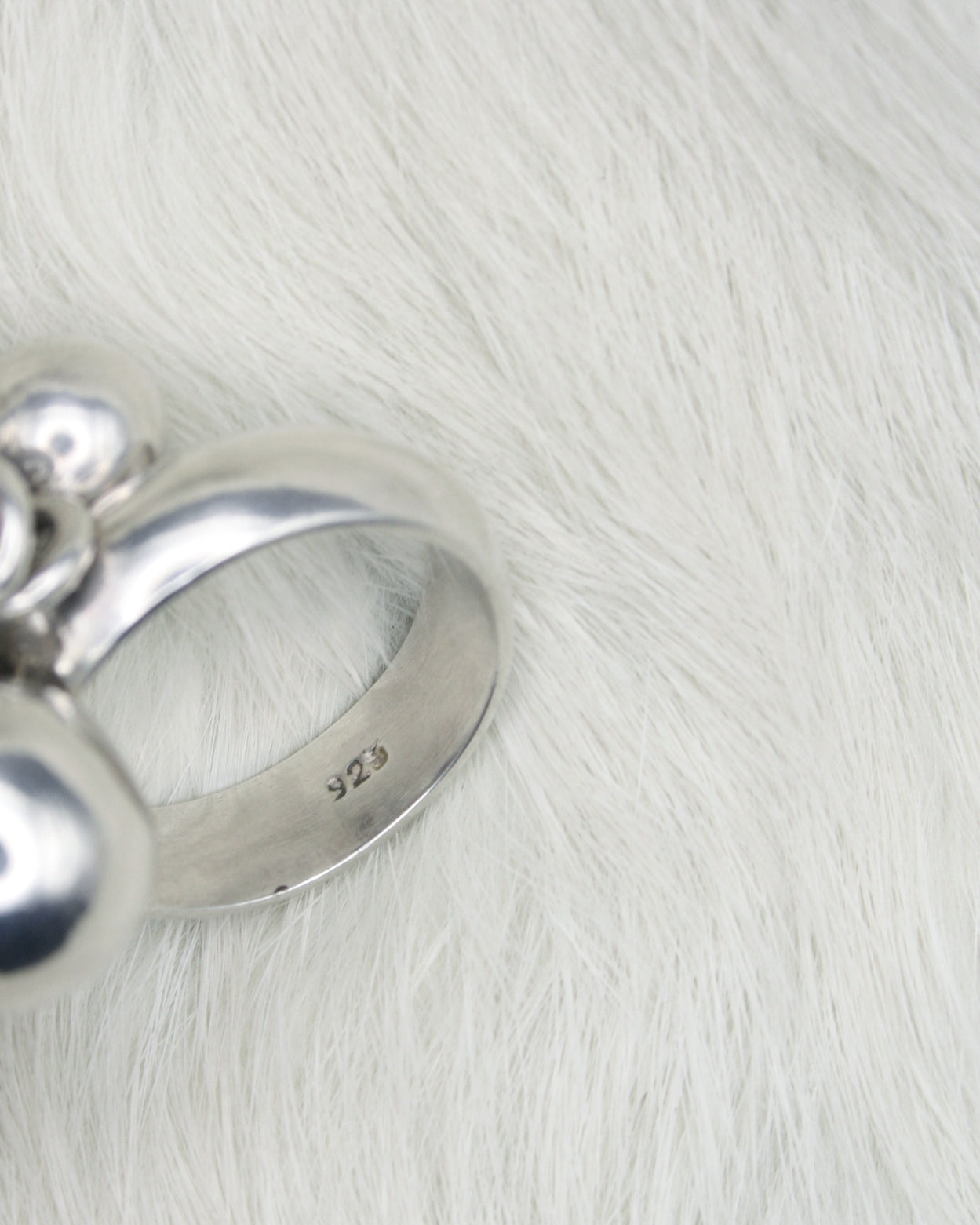 BIG DANGLING SPHERES SILVER RING