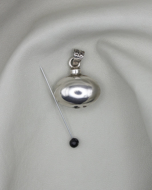 OBLATE BOTTLE SILVER PLEATED PENDANT
