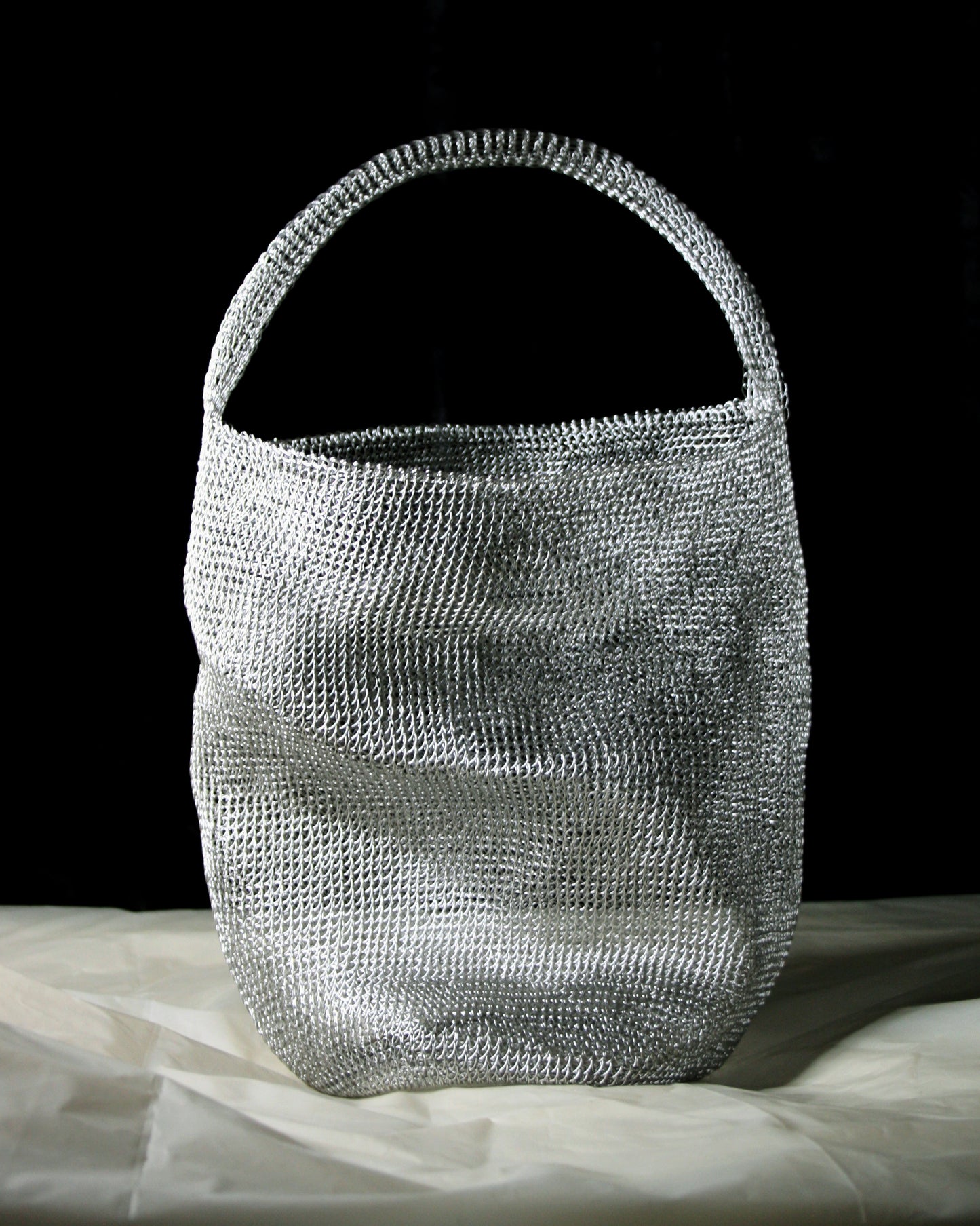 CILINDER HANDWOVEN METAL MEDIUM BAG