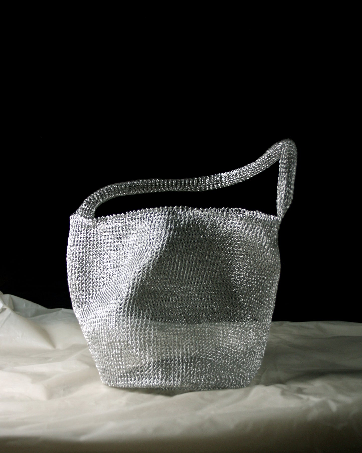 CILINDER HANDWOVEN METAL SMALL BAG