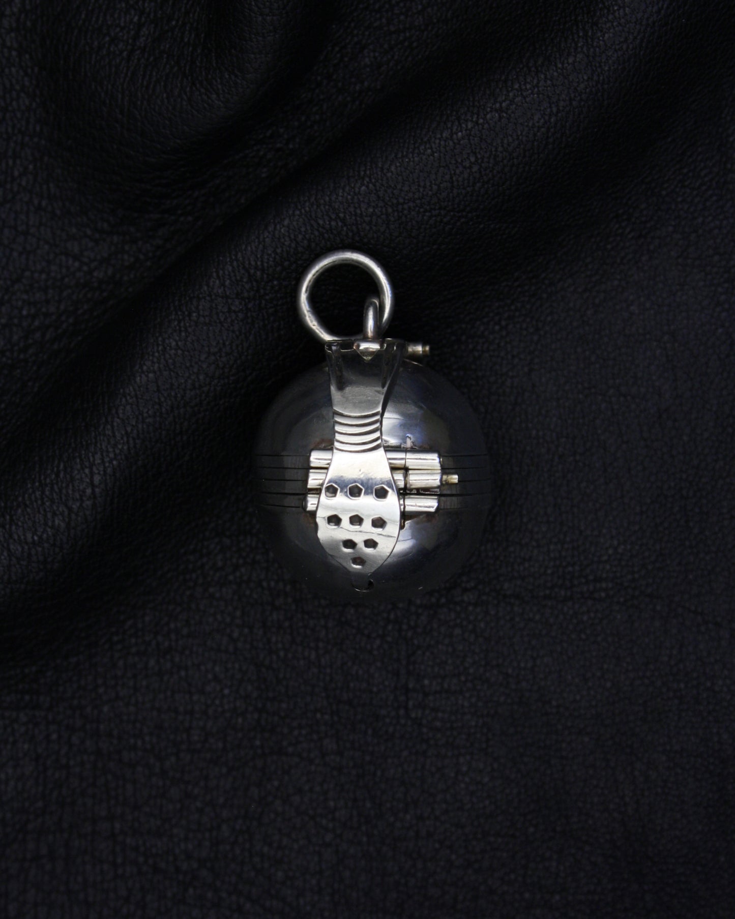 FOLD OUT ORB SILVER PENDANT