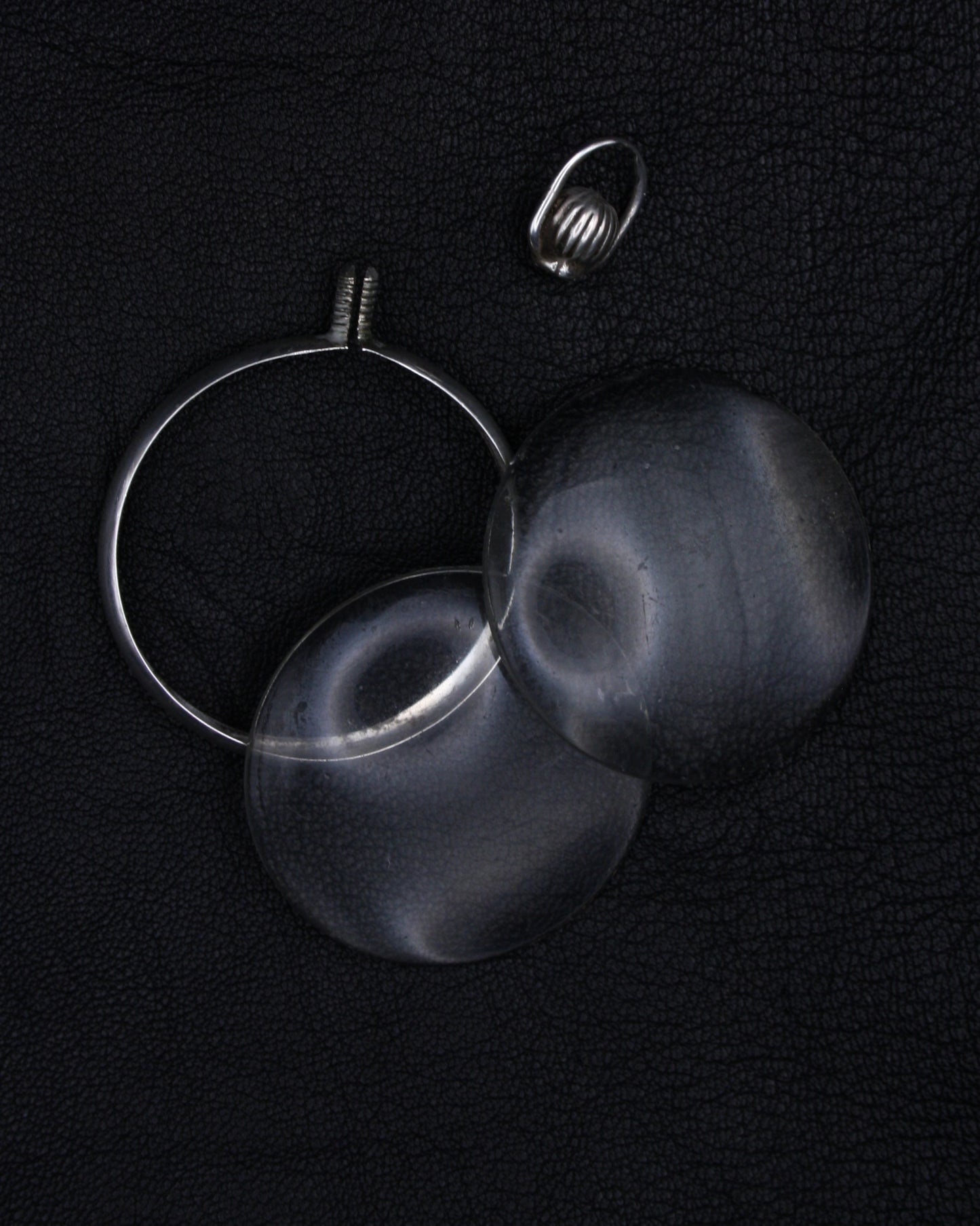 ROUND GLASS LOCKET PENDANT